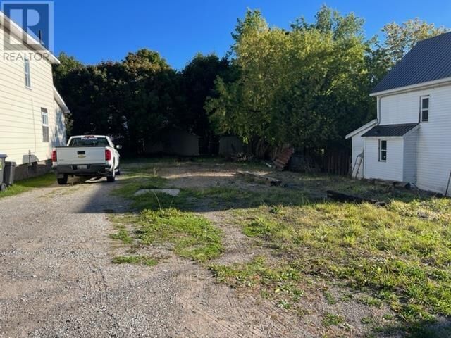 Property Photo:  9 Hearst St  ON P6B 1J6 