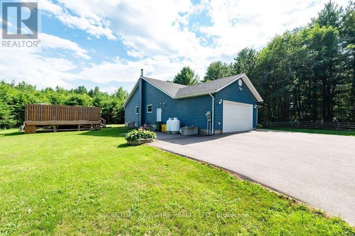 Property Photo: 48 Plum Tree Lane ON K8H 2W8