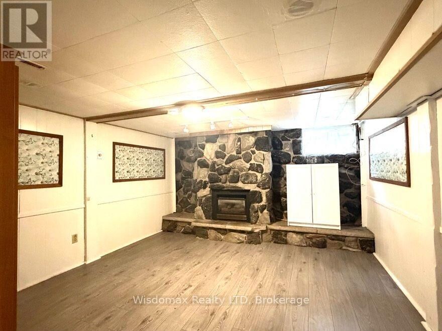 Property Photo: 33 Adelene Crescent Basebent ON L2T 3C6