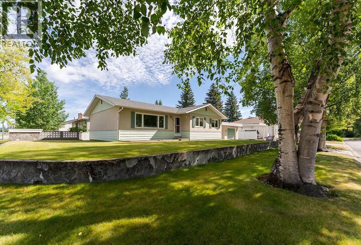 Property Photo: 598 Landsdowne Road BC V2N 1Y5