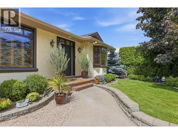 Property Photo: 992 Quail Court BC V2B 8P2