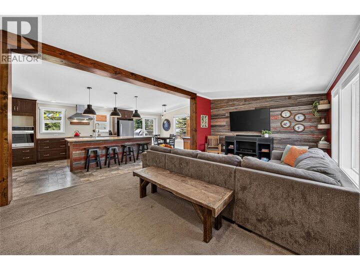 Property Photo: 34 Dawson Crescent BC V0B 1H0