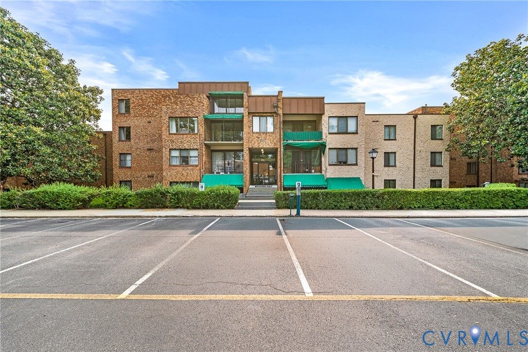 Property Photo: 1509 Regency Woods Road 302 VA 23238