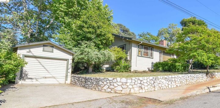 Property Photo: 541 S Shepherd St CA 95370