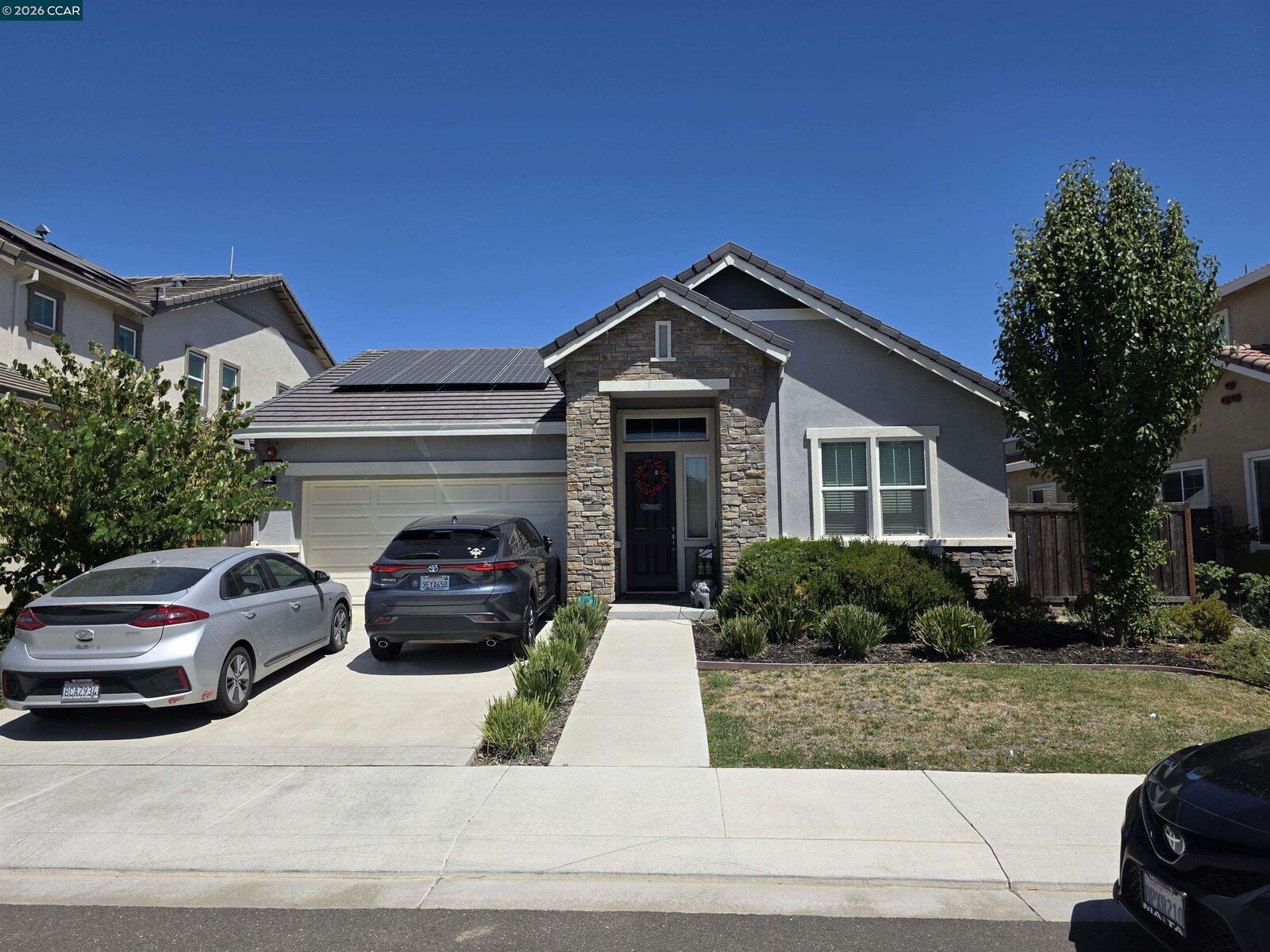 Property Photo: 325 Heron Way CA 95688