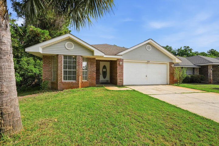 Property Photo:  1024 Freeport Court  FL 32569 