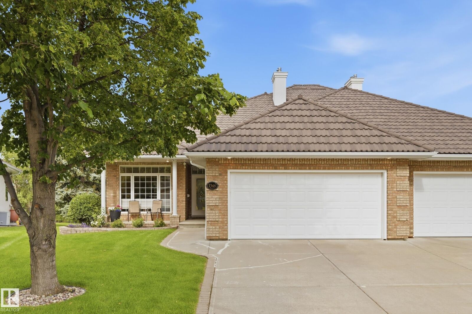 Property Photo: 1346 119B Street NW AB T6J 7H5