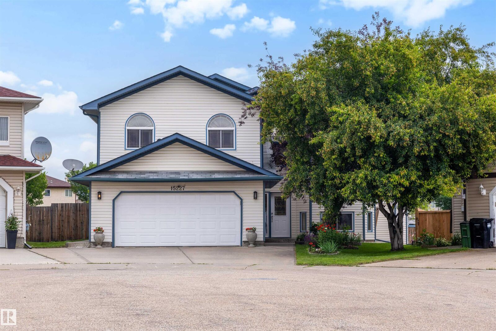 Property Photo:  15227 47 Street NW  AB T5Y 3B7 