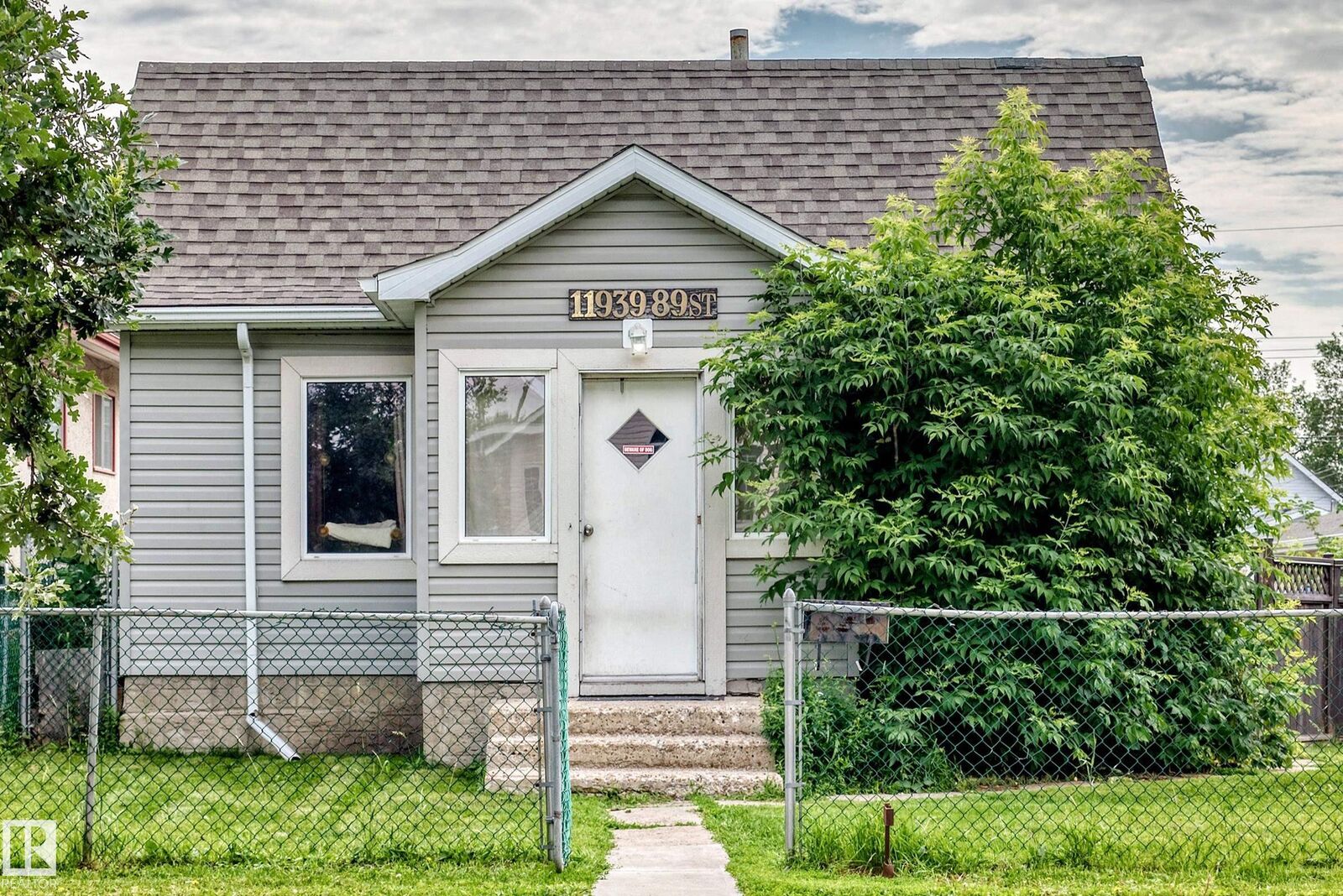 Property Photo: 11939 89 Street NW AB T5B 3V9
