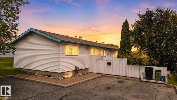 Property Photo:  1071 Millbourne Road NW  AB T6K 0T3 