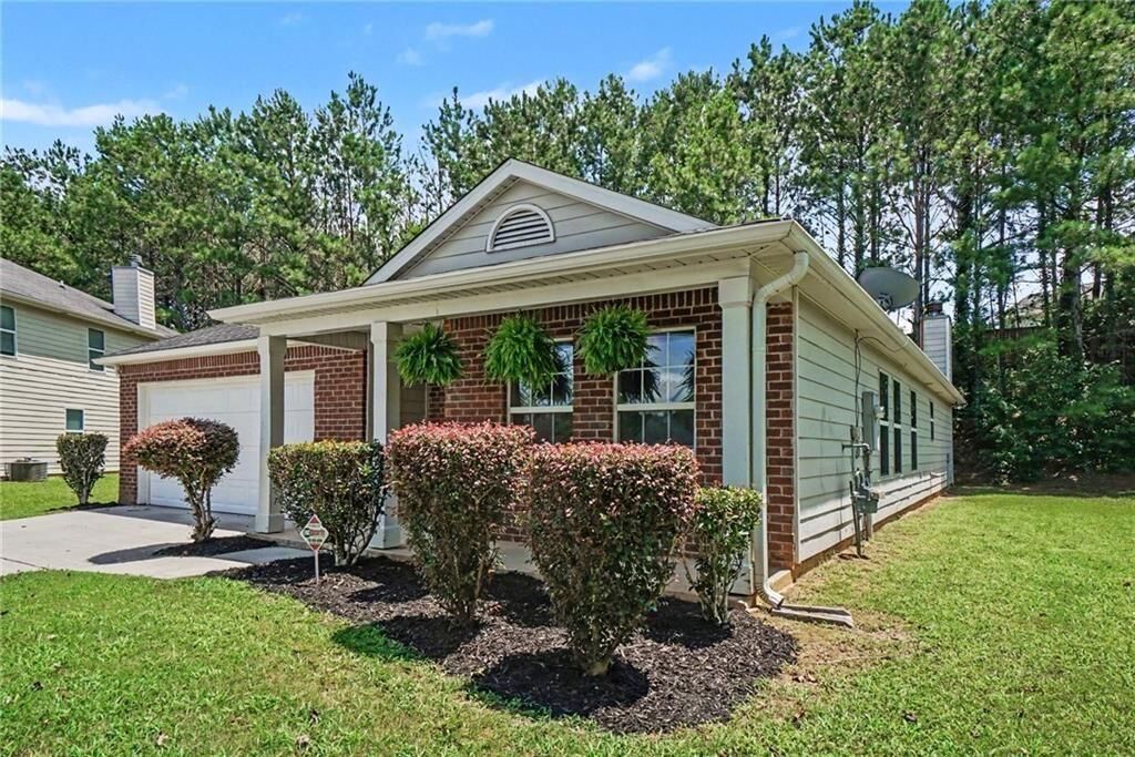 Property Photo:  460 Pinevale Court  GA 30349 