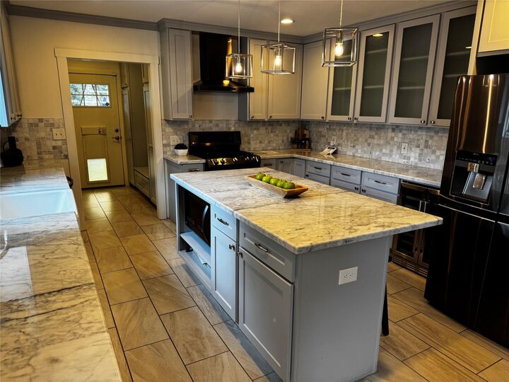 Property Photo: 903 English Street TX 77009
