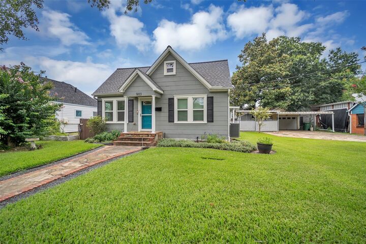 Property Photo:  903 English Street  TX 77009 