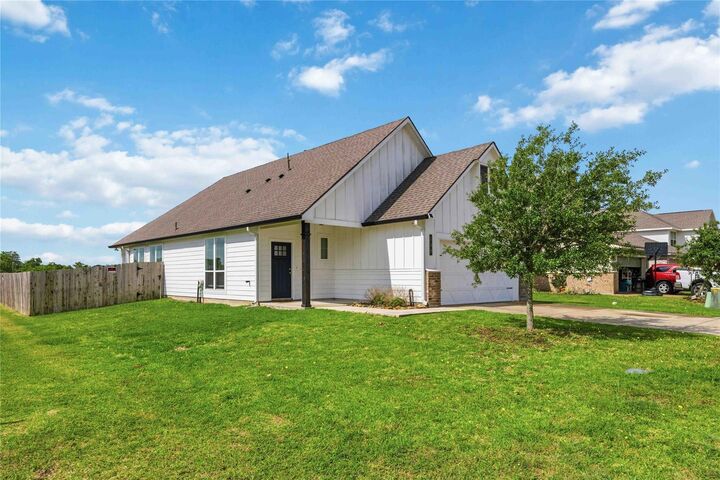 Property Photo: 148 Austin Road TX 77515