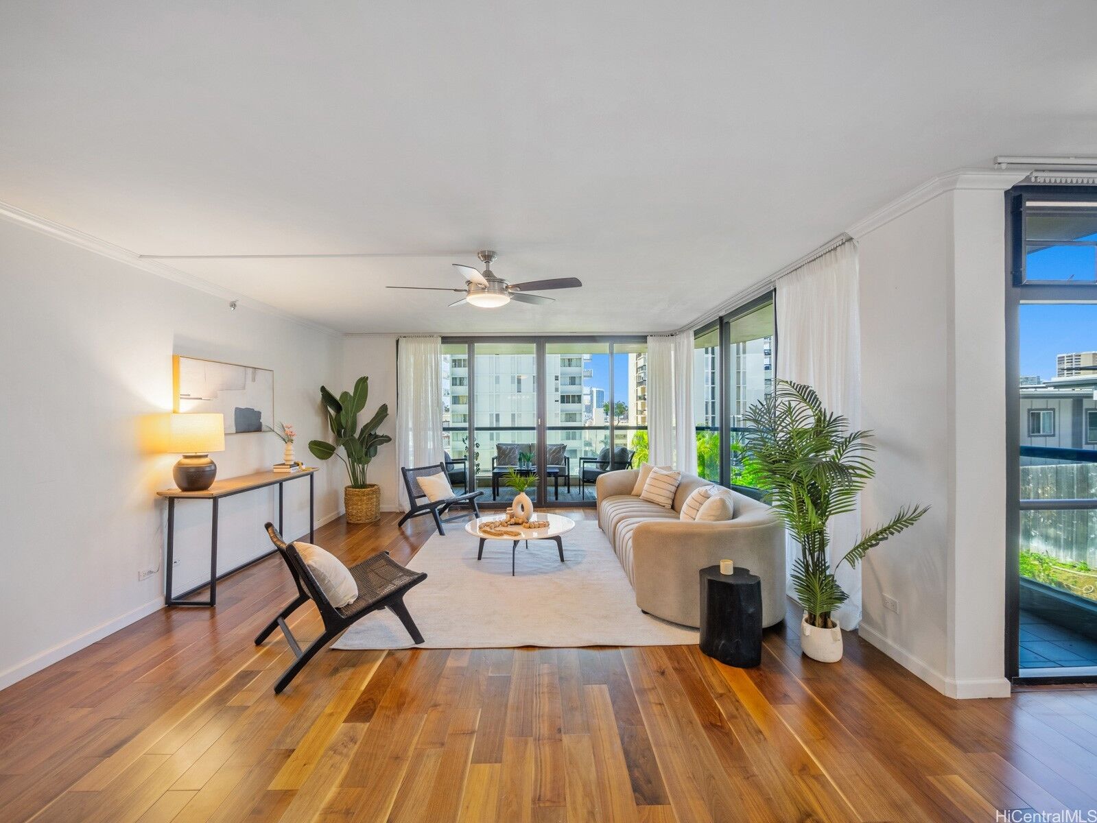 Property Photo: 1015 Wilder Avenue 305 HI 96822