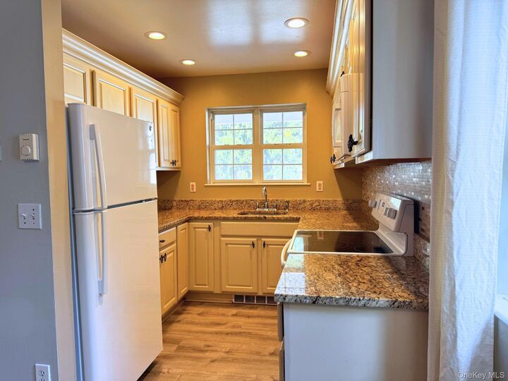 Property Photo:  33 Fowler Avenue  NY 10512 