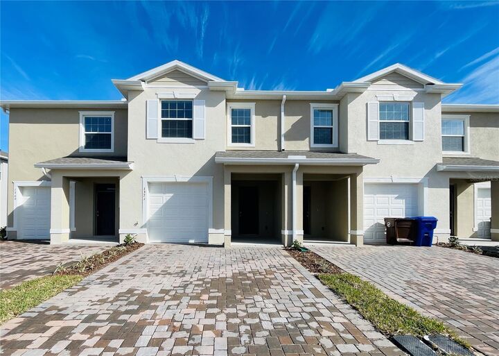 Property Photo: 1371 Isleta Loop FL 34741