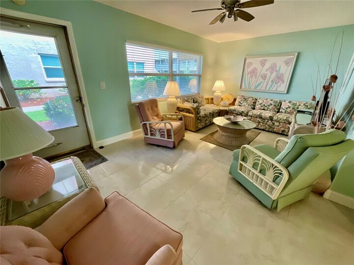 Property Photo: 10034 64th Avenue N 11 FL 33708