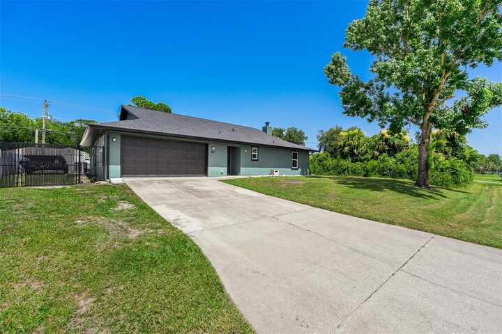 Property Photo:  2817 Yule Tree Drive  FL 32141 