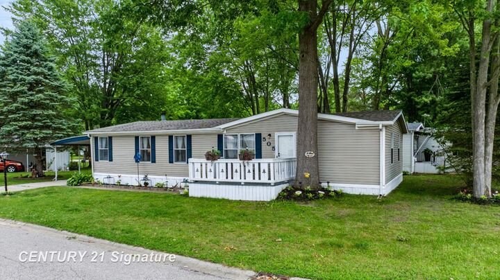 Property Photo:  505 Park Circle  MI 48420 