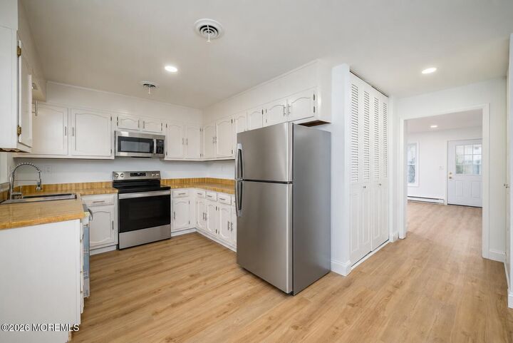 Property Photo:  37 Cambridge Circle  NJ 08759 