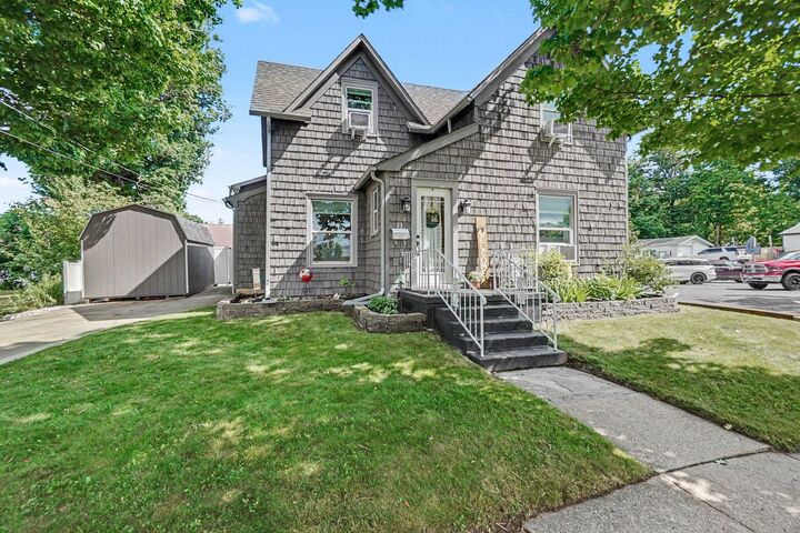 Property Photo:  13 E Dayton Street  MI 49412 