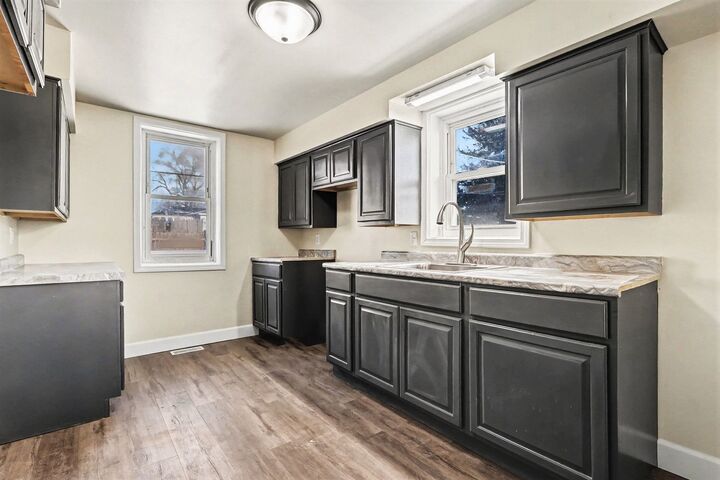 Property Photo:  712 Davis Street  IL 60436 