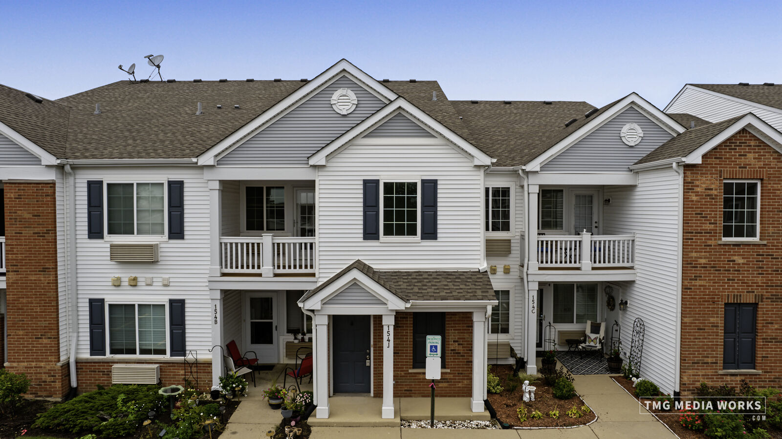 Property Photo:  154 Bertram Road J  IL 60560 