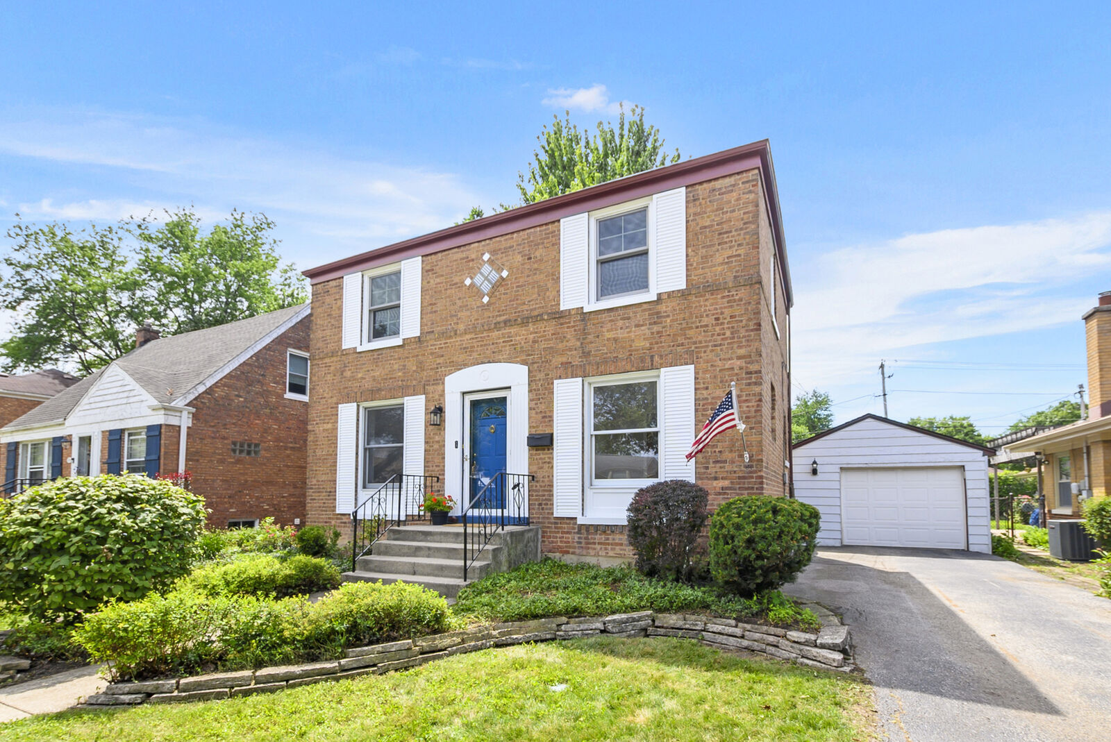 Property Photo: 1240 Cleveland Avenue IL 60526