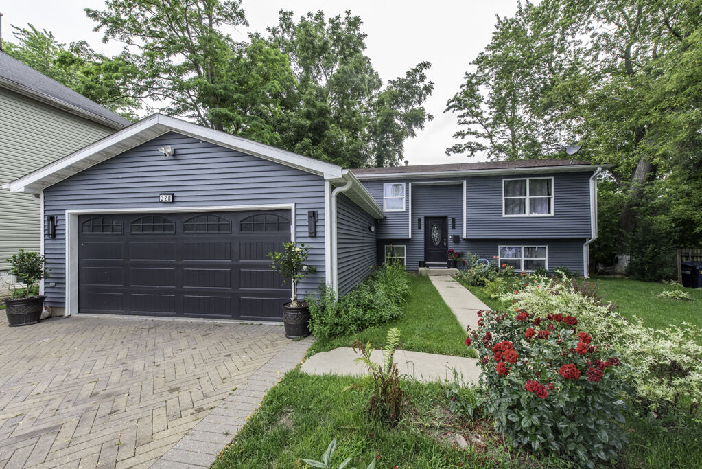 Property Photo: 320 S Martin Luther King Jr Avenue IL 60085