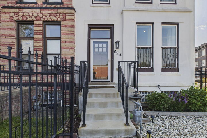 Property Photo: 625 S Campbell Avenue IL 60612