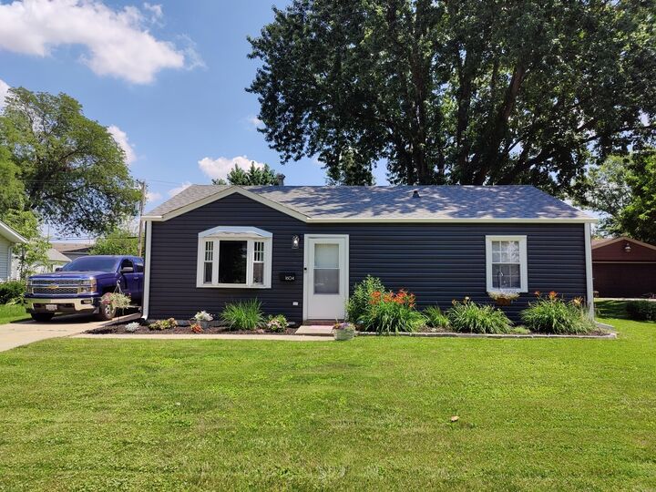 Property Photo:  1604 Burry Circle Drive  IL 60403 