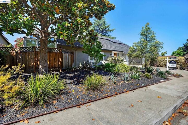 Property Photo: 1759 Crescent Dr CA 94598