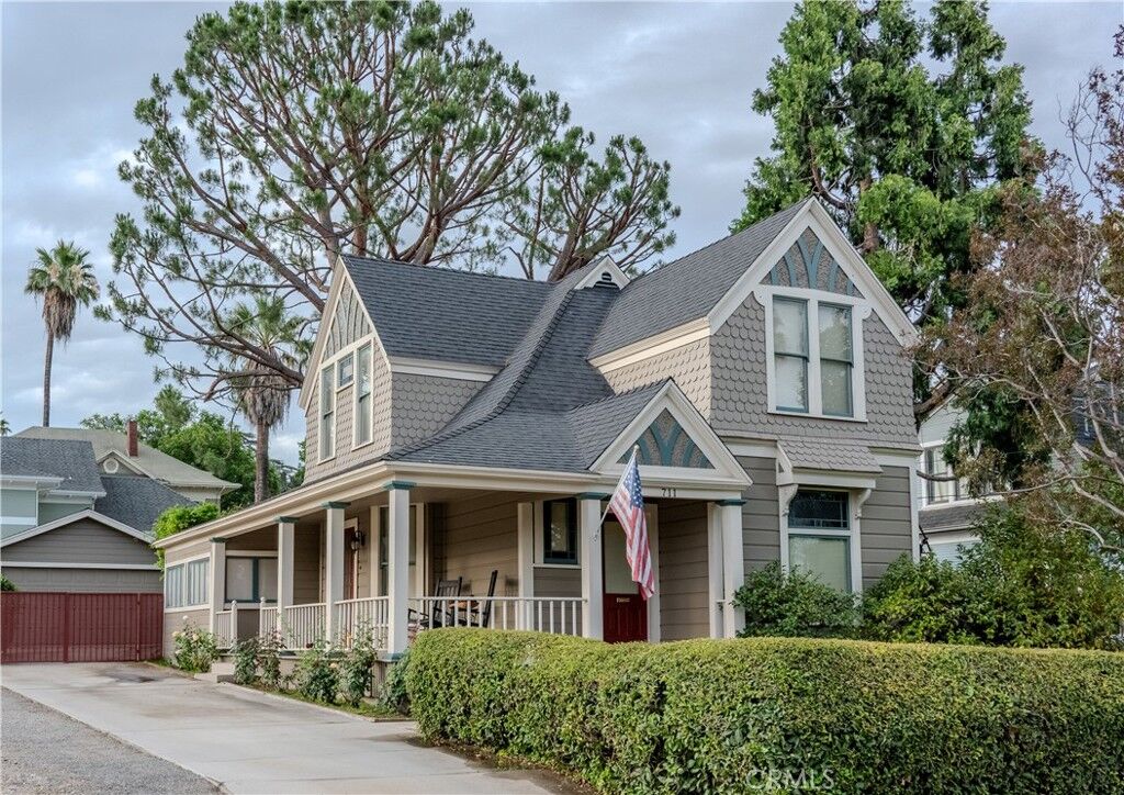 Property Photo:  711 Chestnut  CA 92373 