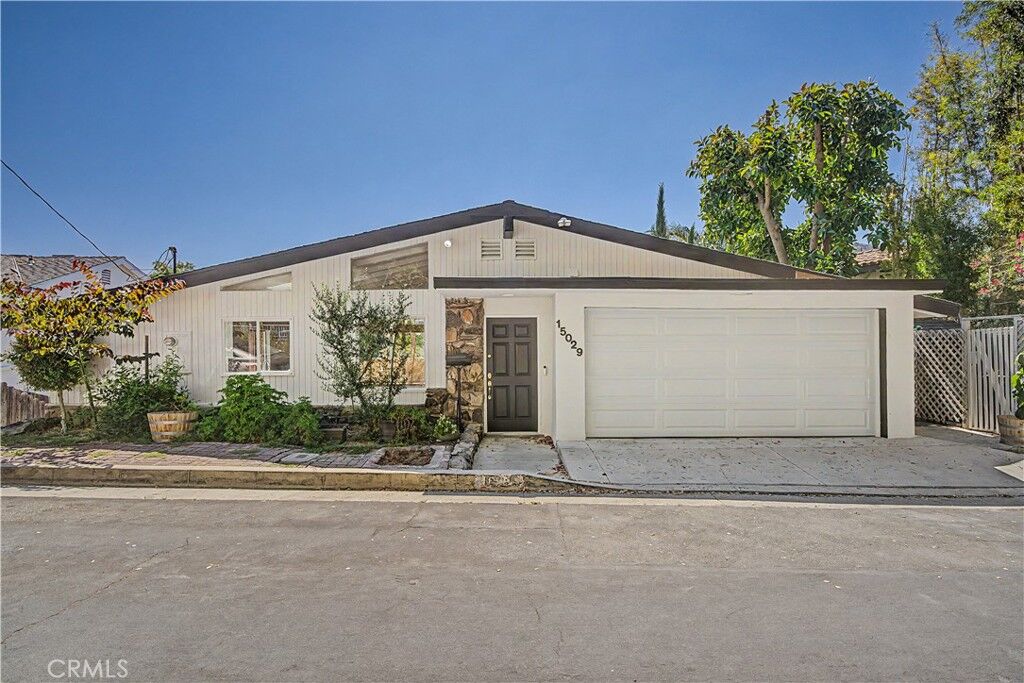 Property Photo: 15029 Encanto Drive CA 91403