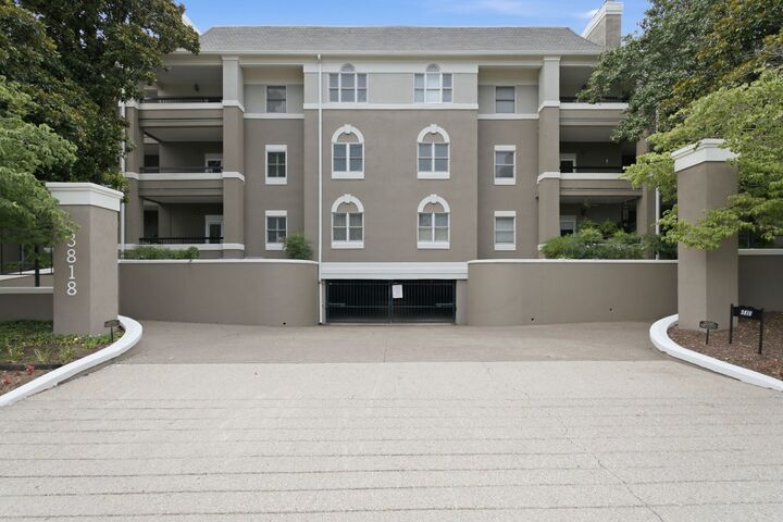 Property Photo:  3818 West End Ave 114  TN 37205 