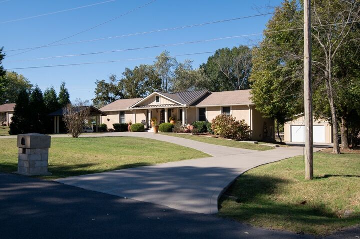 Property Photo:  318 W Lee Etta Dr  TN 37066 