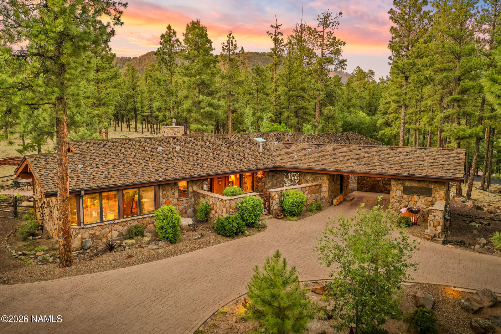 Property Photo: 2901 N Creekside Drive AZ 86001