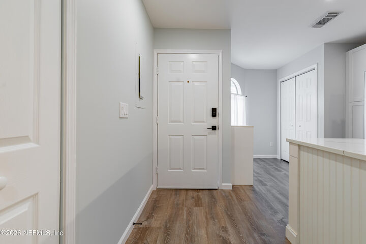 Property Photo:  8118 Baymeadows Circle 1  FL 32256 