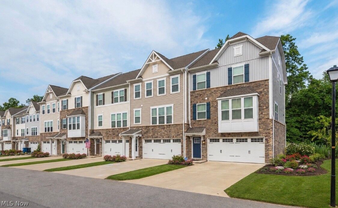 Property Photo:  1422 Chateau Place  OH 44011 