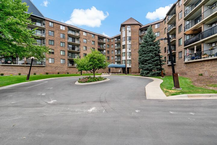 Property Photo: 2601 Kenzie Terrace 315 MN 55418