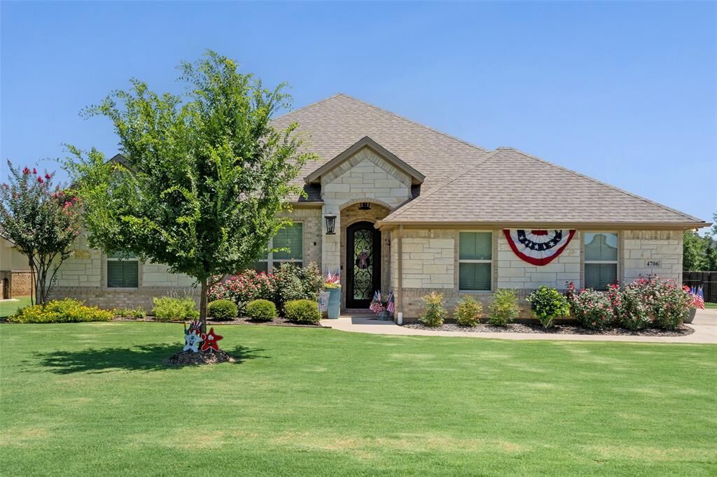 Property Photo: 4706 W Wedgefield Road TX 76049