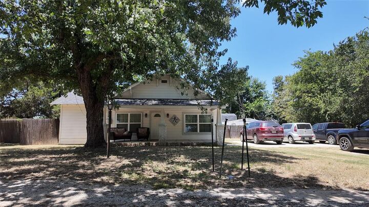 Property Photo: 200 S Mimosa Street TX 76073