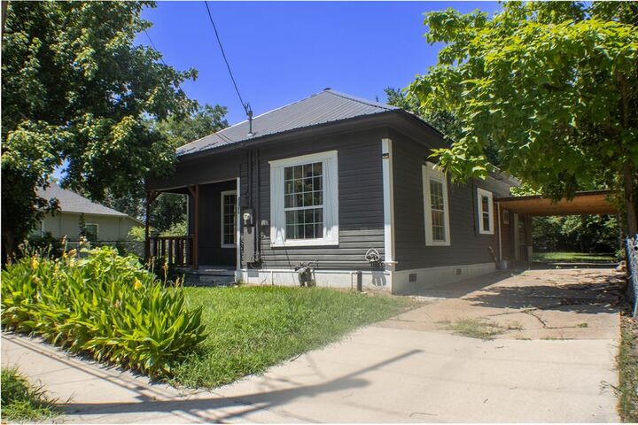 Property Photo:  1106 6th Street SE  TX 75460 
