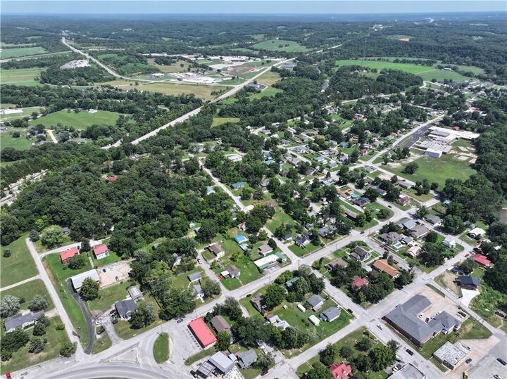 Property Photo:  203 N Walnut Street  MO 64831 