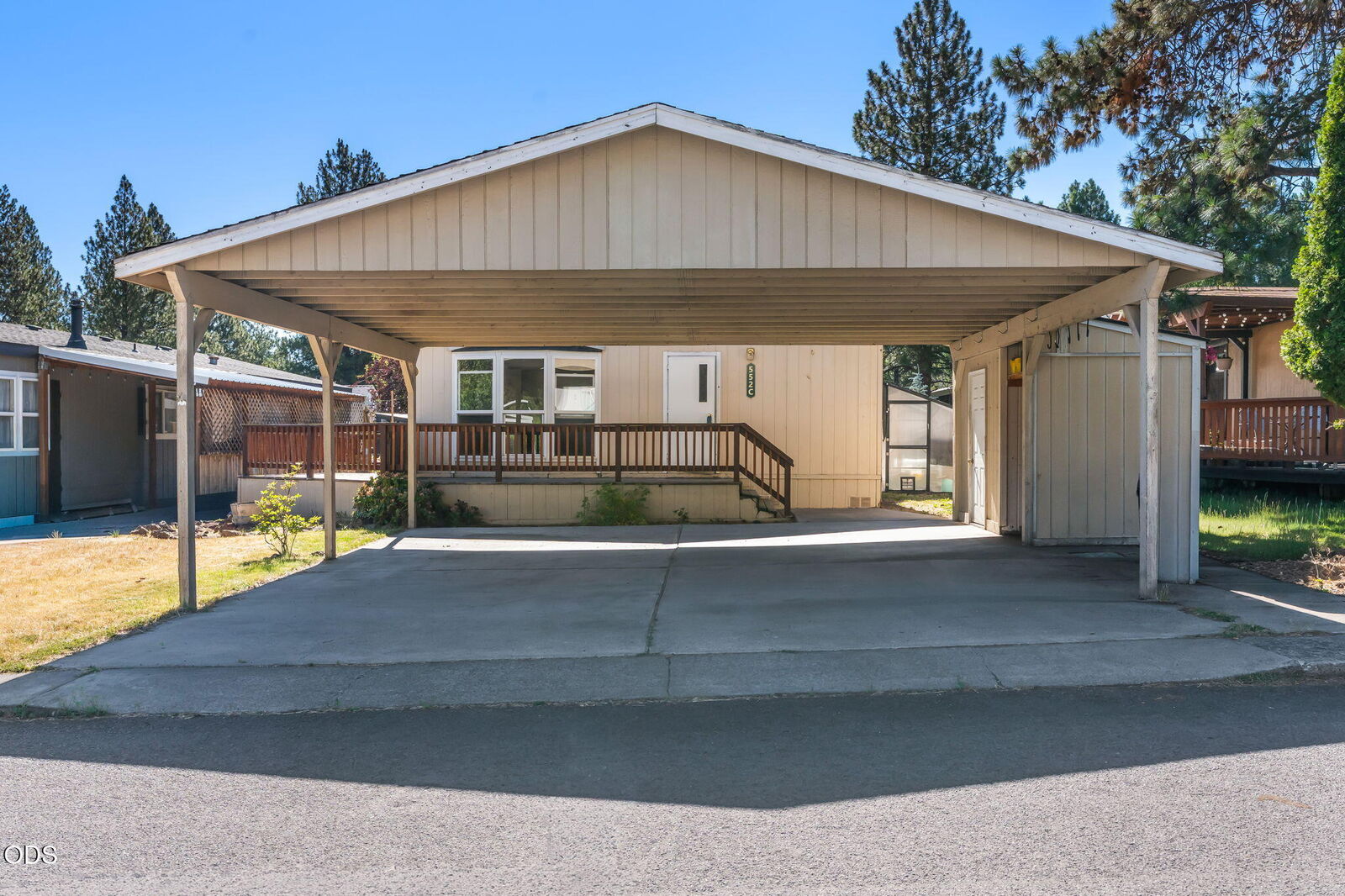 Property Photo: 61000 Brosterhous Road Unit 552C OR 97702
