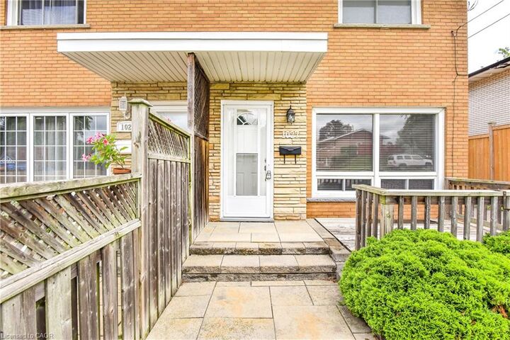 Property Photo: 1027 Bernhardt Street ON N3H 2X9