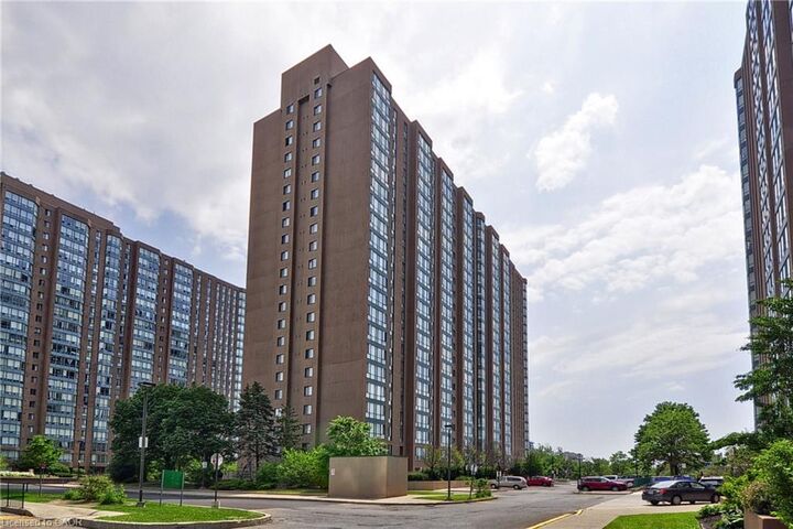 Property Photo: 145 Hillcrest Avenue 1003 ON L5B 3Z1