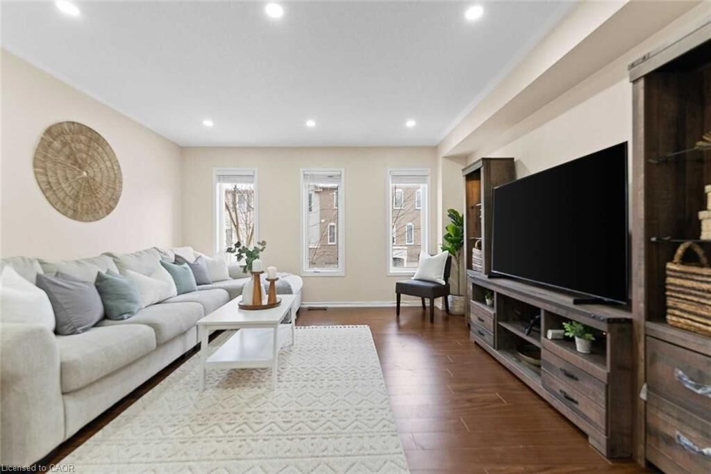 Property Photo: 50 McGonigal Lane 25 ON L1T 4G9