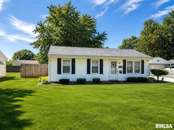 Property Photo:  1942 McMasters Avenue  IL 61401 